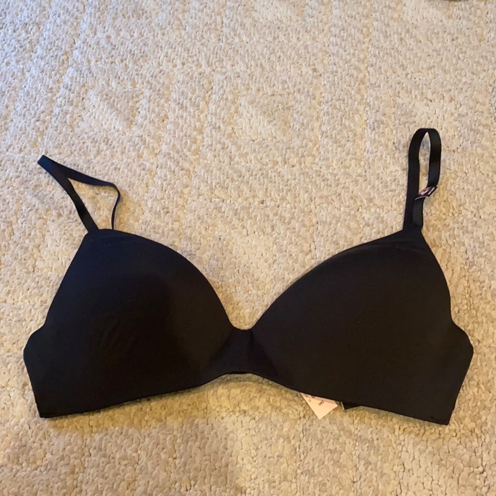 ❤️NWT Victoria’s Secret t-shirt lightly lined wireless bra 34C black